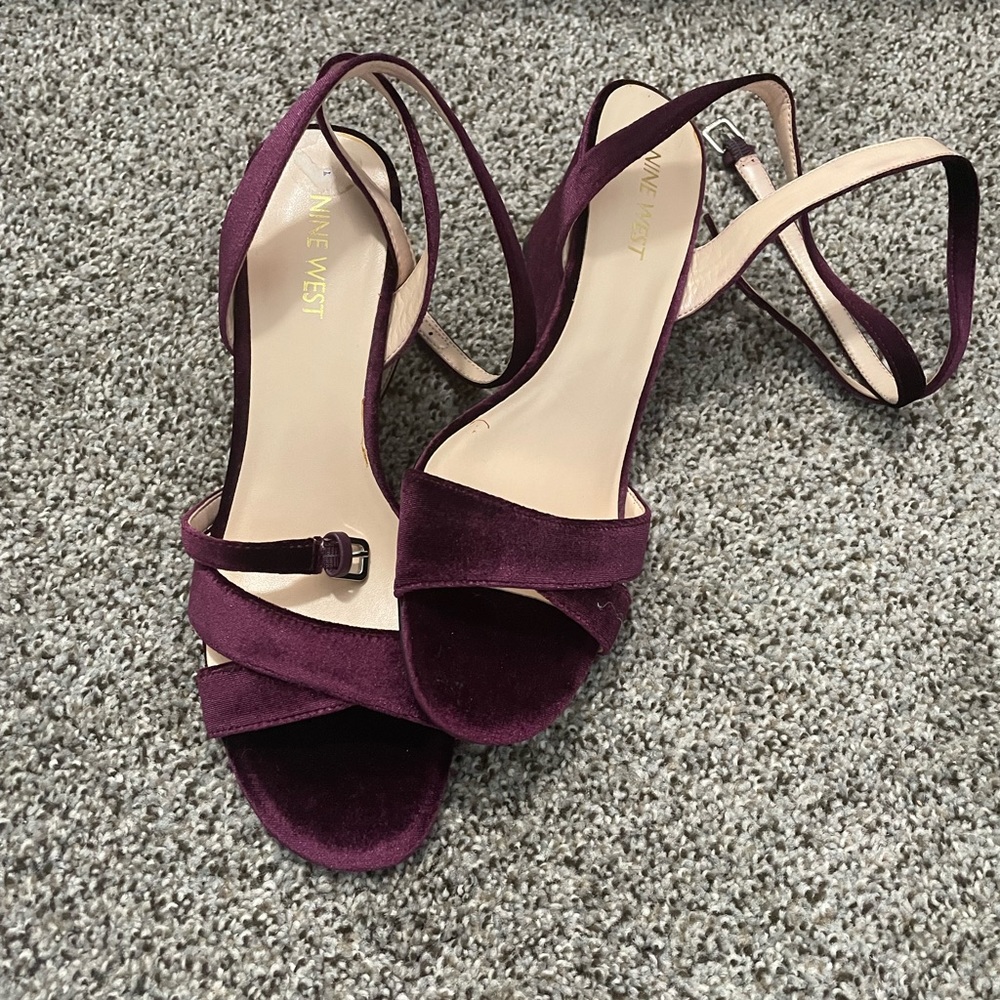 Burgundy kitten heels 8.5